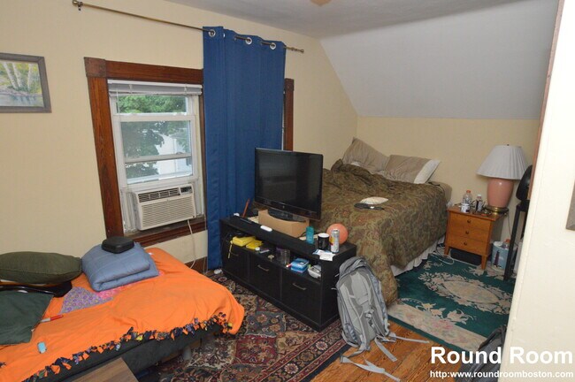 Building Photo - 68 Etna St