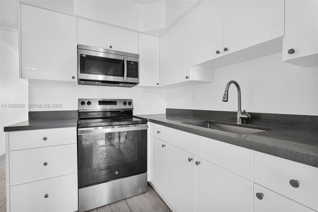 Building Photo - 14600 NE 14th Ave