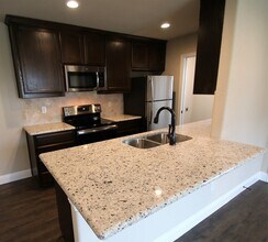 Building Photo - 154-156 Crossbow Ct