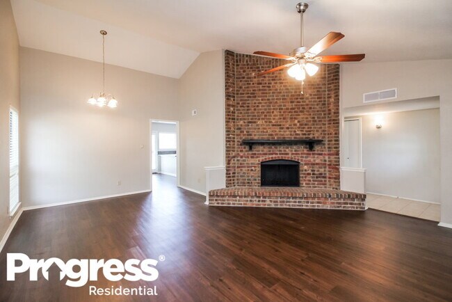 Building Photo - 1385 Southridge Dr