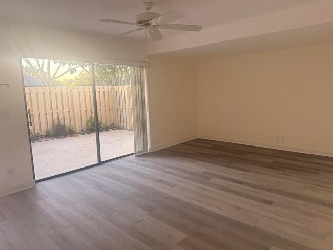 Foto del edificio - 2622 NW 7th Ct