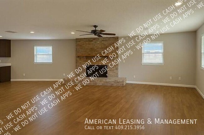 Foto del edificio - 13430 Moss Hill Dr