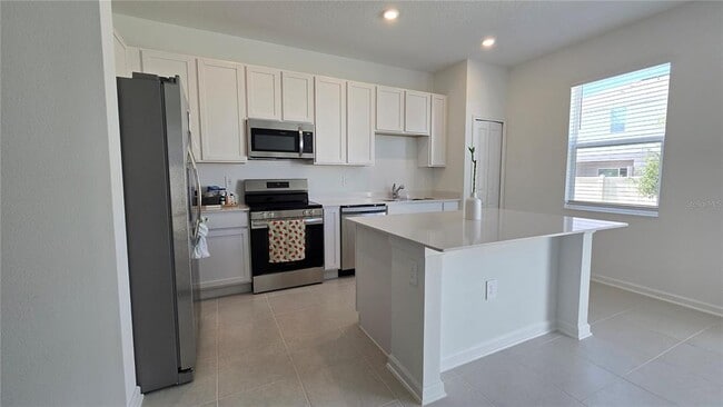 Building Photo - 2592 Skyline Lp