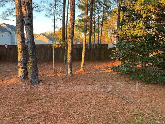 Foto del edificio - 101 Pinewinds Ct
