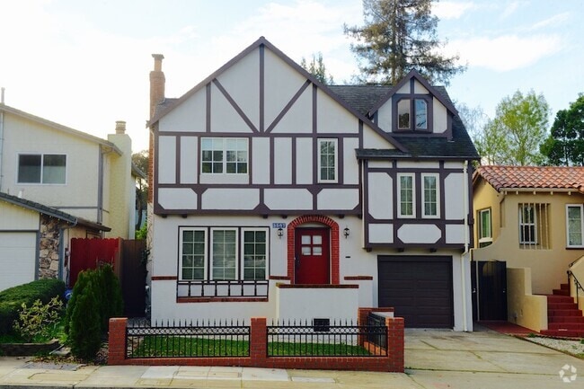 Building Photo - 3567 Redwood Rd
