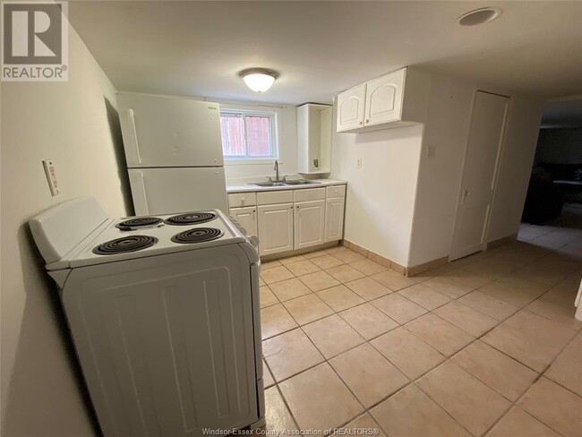 Building Photo - 845 Pelissier St