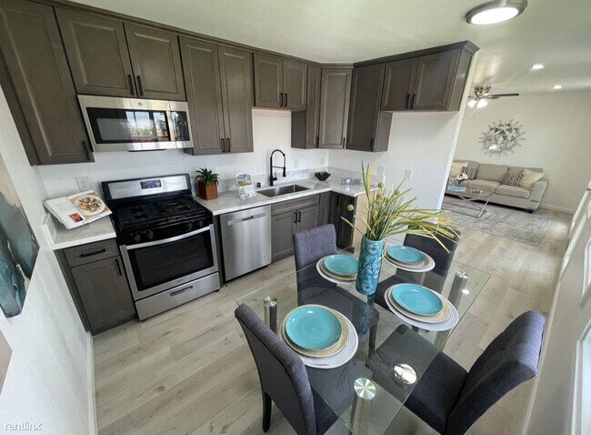 Foto del edificio - 2 br, 1 bath 4plex - 4329 Clairemont Drive...