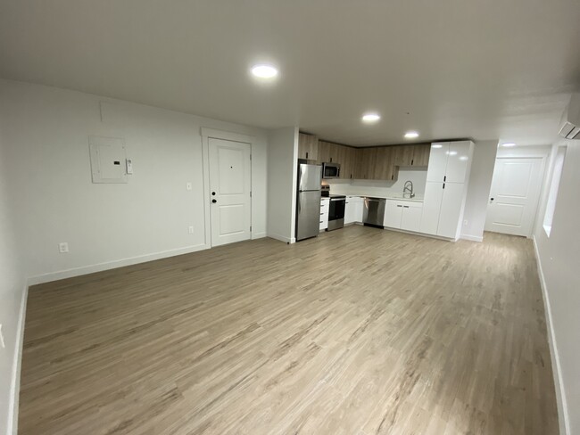 Building Photo - 404 E 5600 S