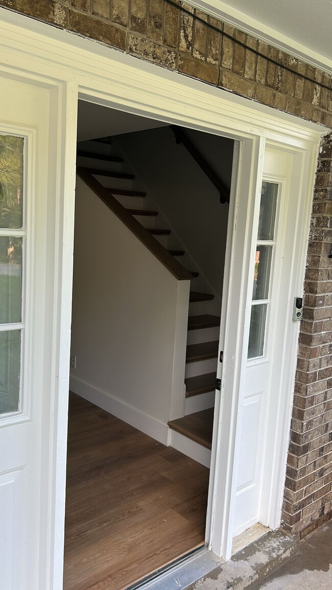 Building Photo - 512 Linda Ln