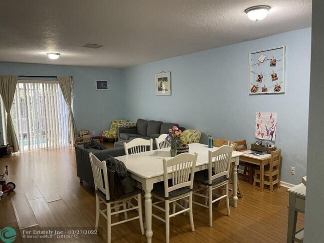 Foto del edificio - 834 Summit Lake Dr