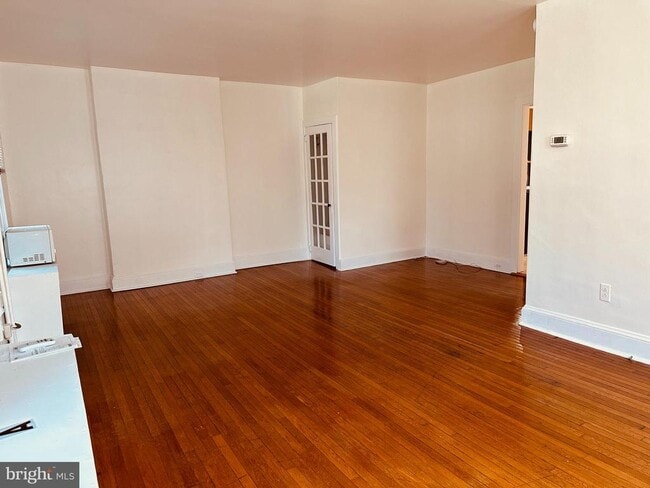 Building Photo - 1010 Girard Ave