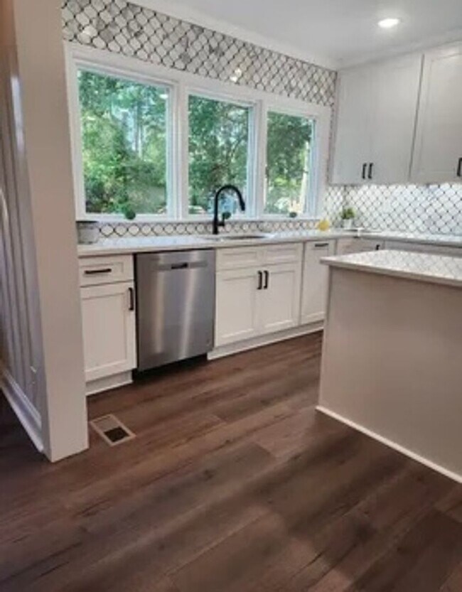 Foto del edificio - Fully Renovated 3 Bedroom 2 Bath Home in Forest Acres