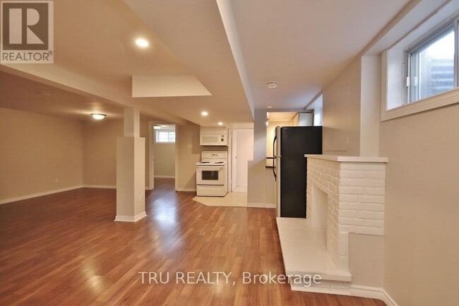 Building Photo - 2555 Iris St