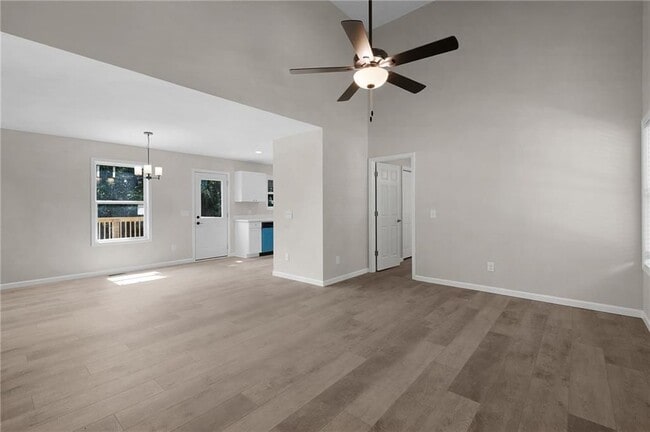 Building Photo - 135 Holly Creek Dr