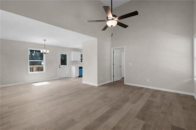 Foto del edificio - 135 Holly Creek Dr