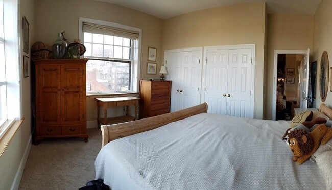 Building Photo - 14 Chestnut St