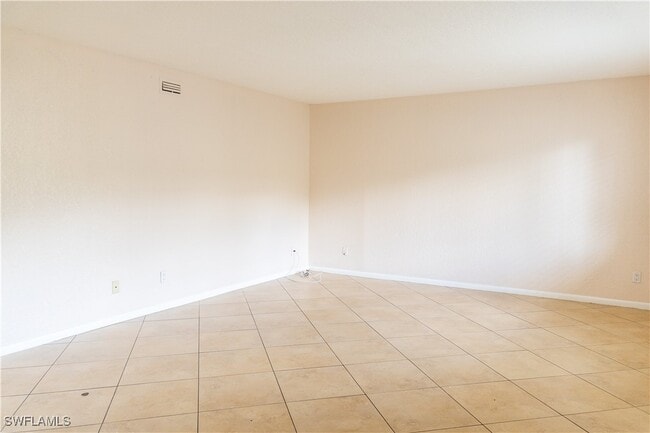 Building Photo - 4627 Bayshore Dr