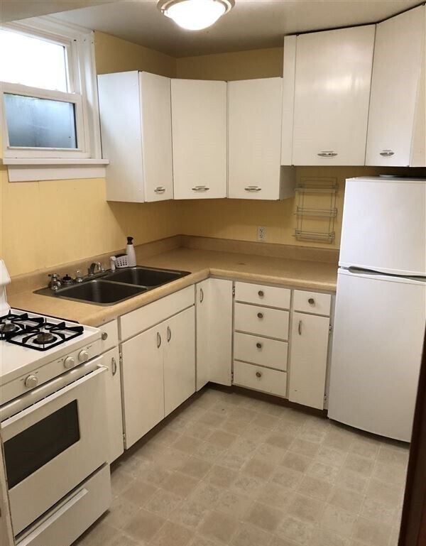 Building Photo - 206 East Avenue D