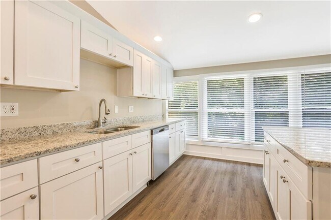 Foto del edificio - 5085 Fairmont Rd SE
