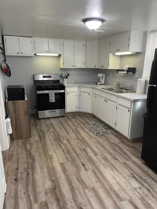 Foto del edificio - 2201 W State St