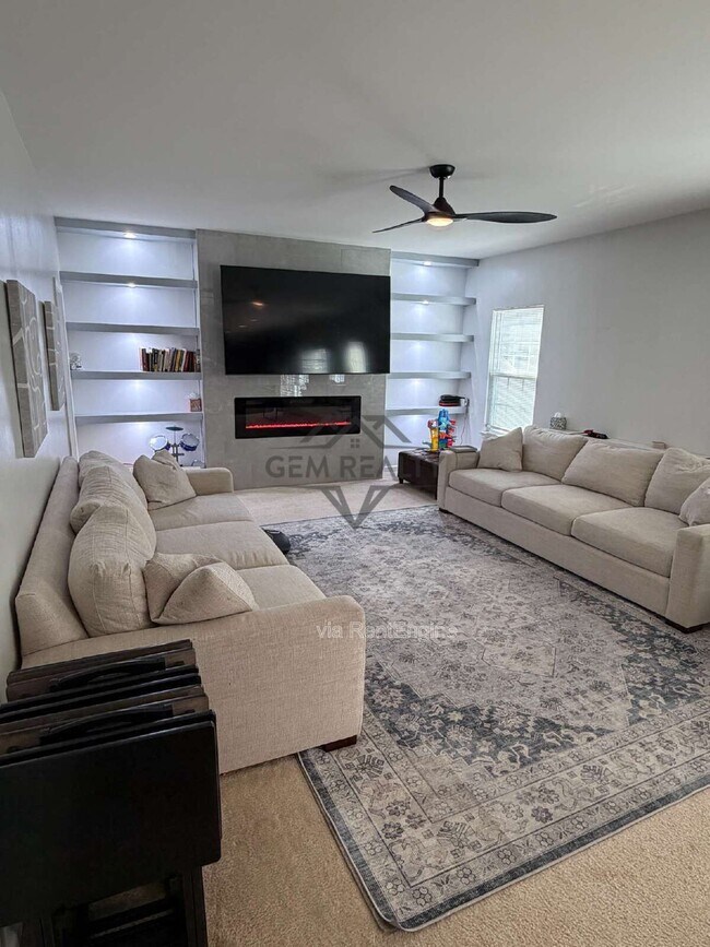 Foto del edificio - 9321 Blue Pine Ln