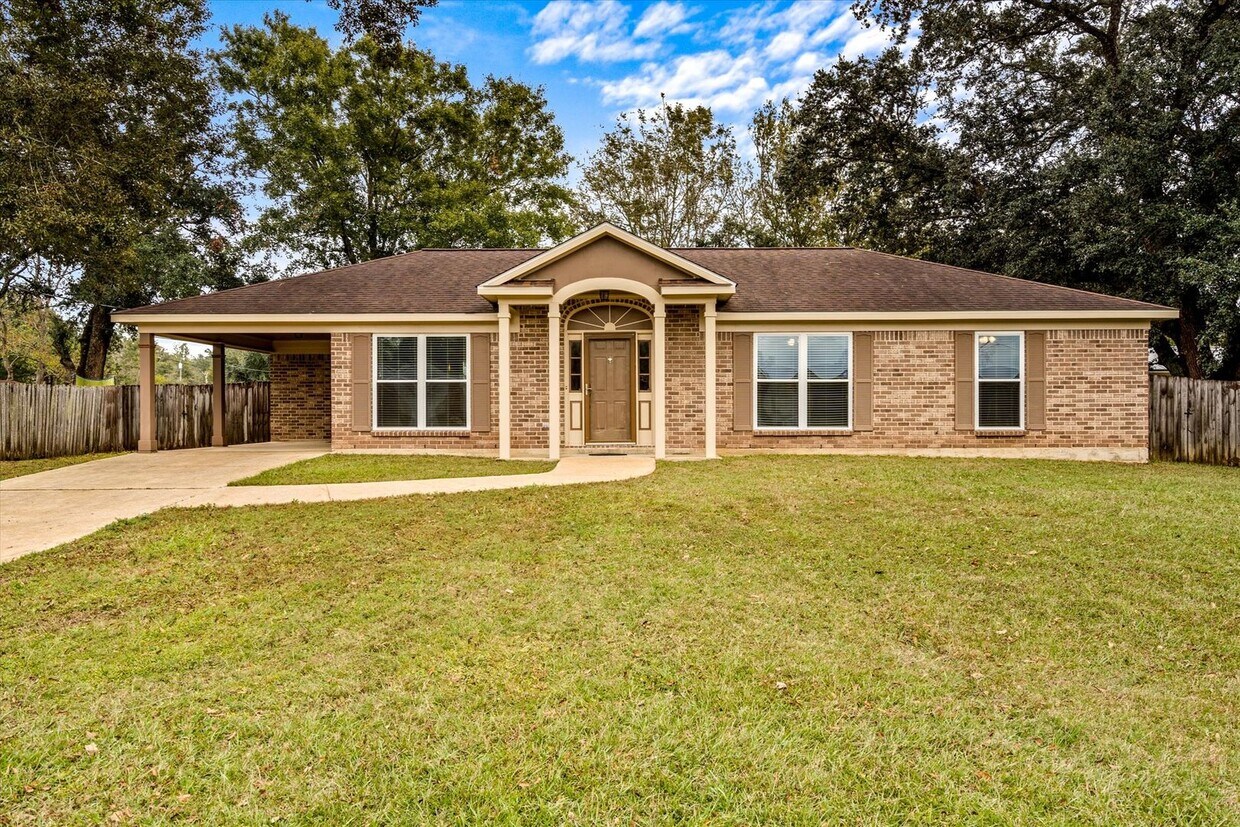 MOVE IN READY AND NEWLY REMODELED! House Rental in Theodore, AL