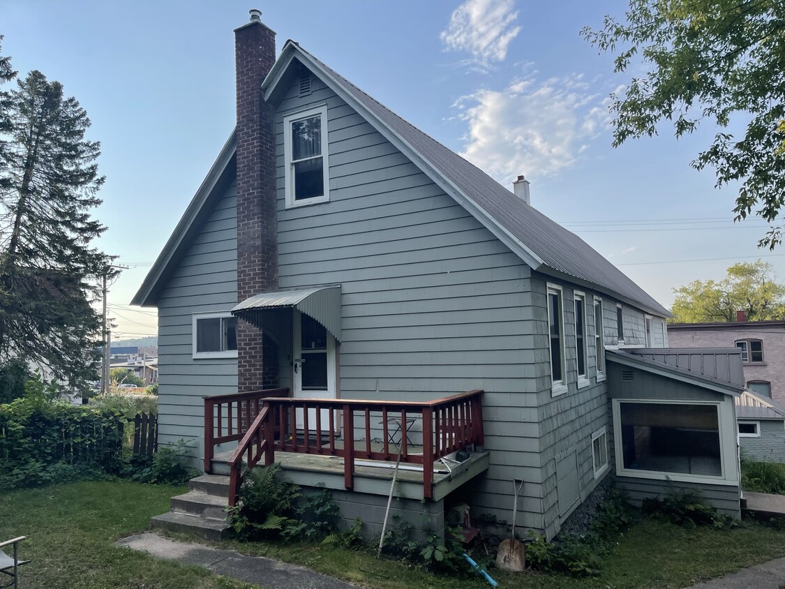 217 E Franklin St Unit B, Hancock, MI 49930 Apartments in Hancock, MI