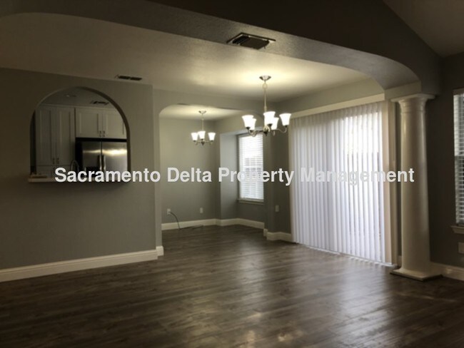 Foto del edificio - 4000 Eastwood Village Ln