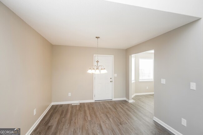 Building Photo - 6389 Hillview Ln