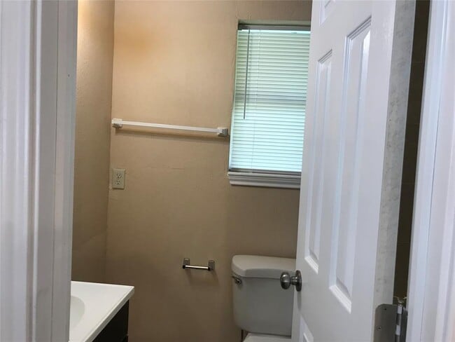 Building Photo - 1306 Wildgrove Dr