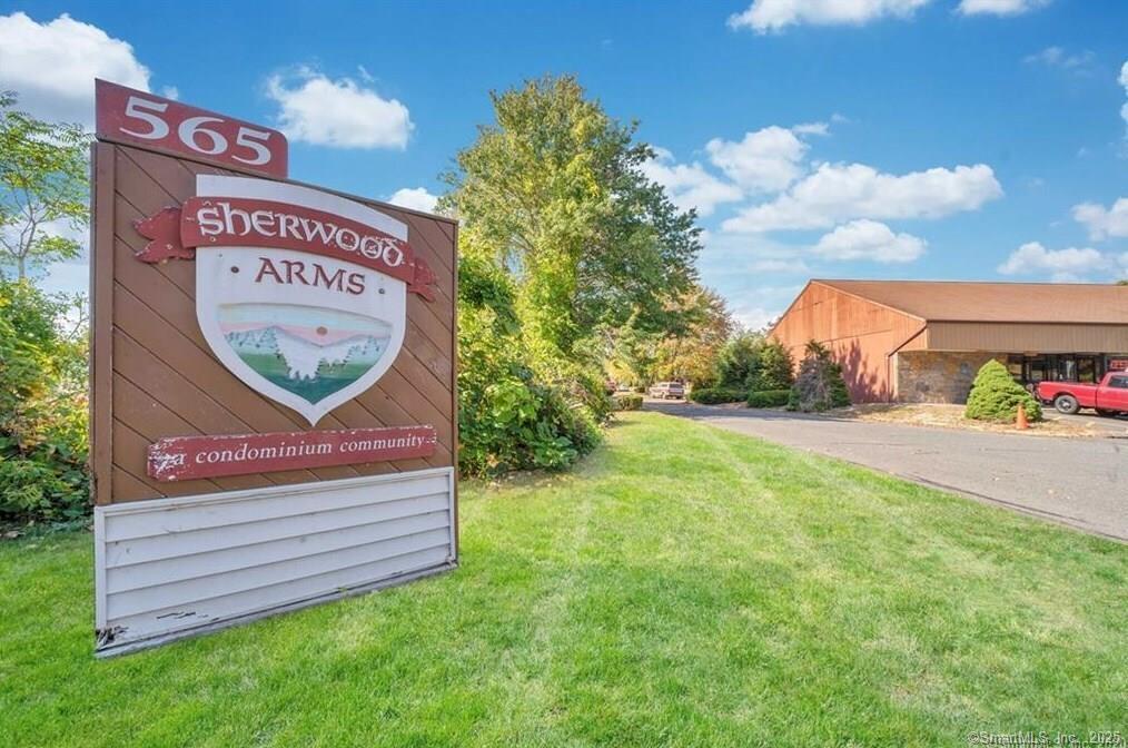 Building Photo - 565 Talcottville Rd