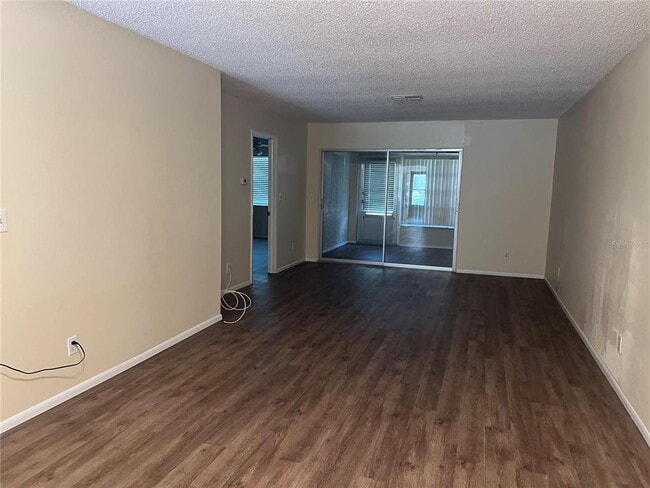 Foto del edificio - 2225 Lark Cir W