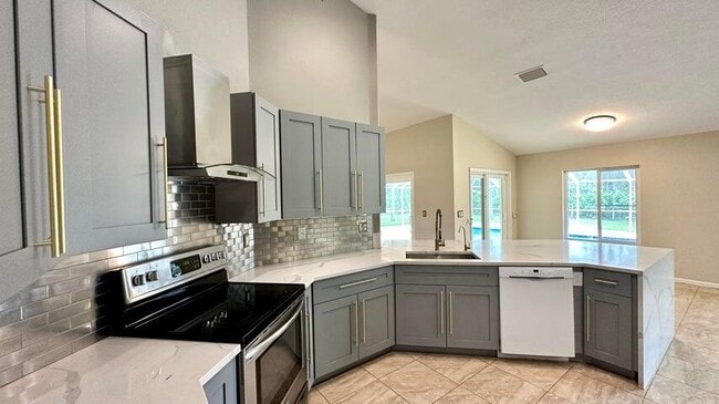 Building Photo - 15520 Key Lime Blvd