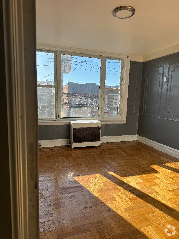 Laconia Apartments for Rent with Hardwood Floors Bronx, NY 1