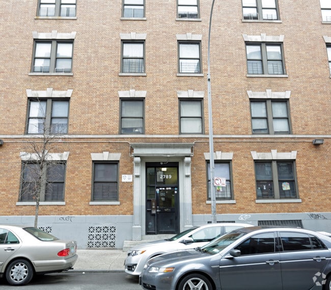 Building Photo - 2789 Valentine