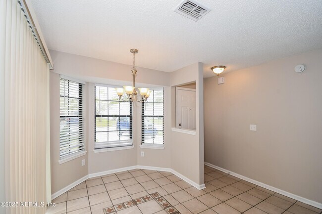 Foto del edificio - 5123 Somerton Ct