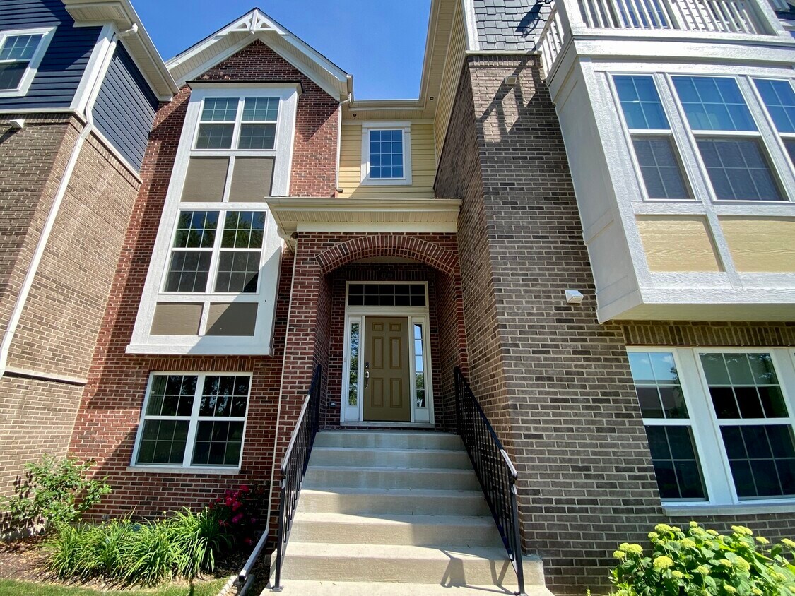 Primary Photo - 4190 Royal Mews Cir