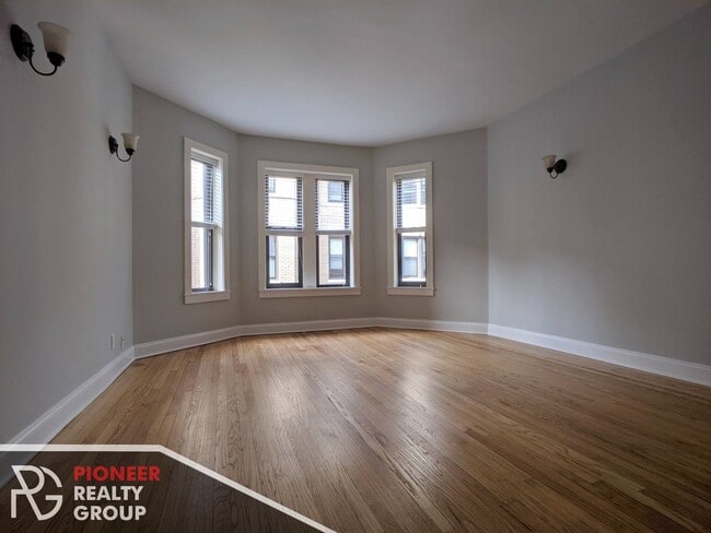 Building Photo - 4032 N Ashland Ave