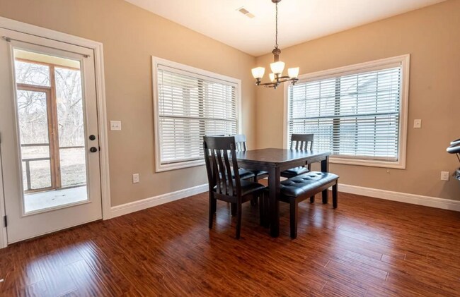 Foto del edificio - BEAUTIFUL HOME ON WEST SIDE!! SCREENED IN PATIO! FENCED IN YARD!