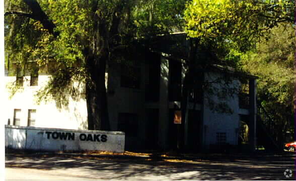 Primary Photo - Town Oaks Apartments
