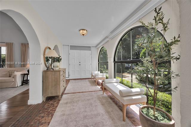 Foto principal - 723 Escobar Ave