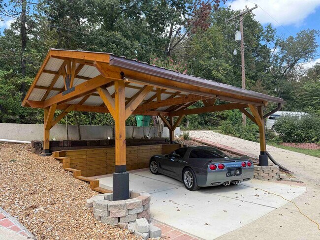 Foto del edificio - 129 W Lakeshore Dr