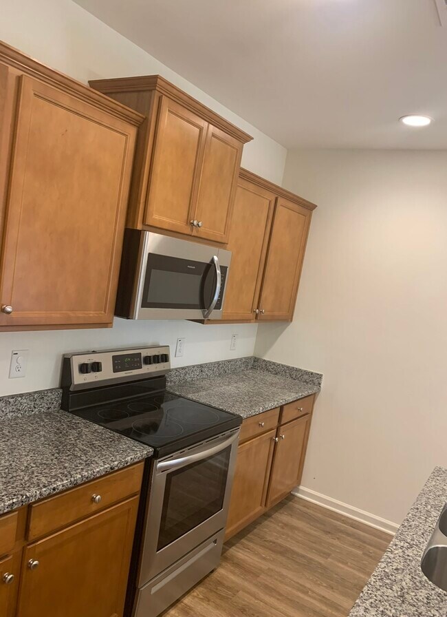 Foto del edificio - 3512 Slippery Elm Dr