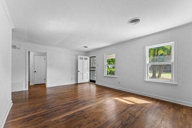 Building Photo - 810 Indian Dr