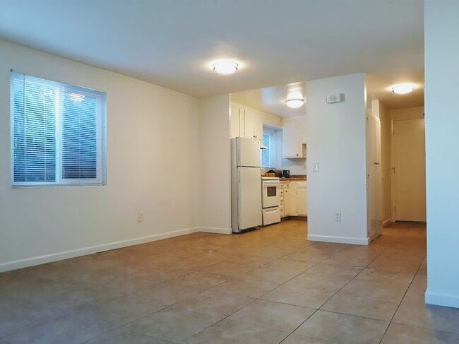 Building Photo - 3704 Promontory St