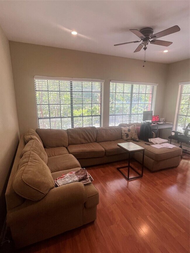 Foto del edificio - 712 W 21st St