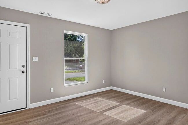 Building Photo - 2209 Campus Dr