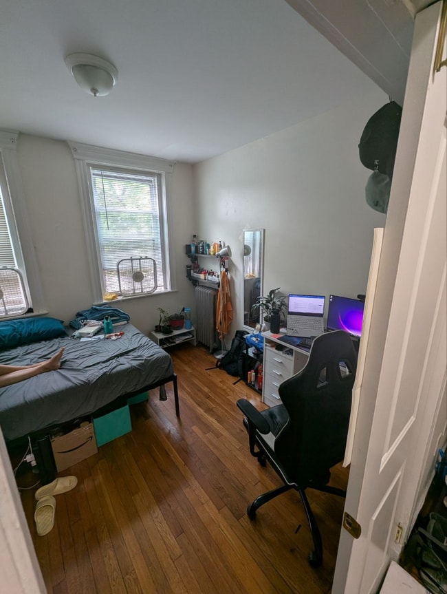 Building Photo - 386 Riverway