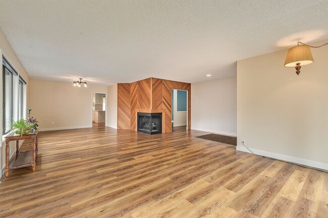Building Photo - Single Level Ranch Style Home in Singing W...