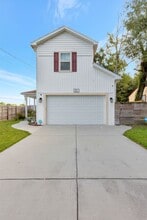 Building Photo - 2703 E Surrey Dr